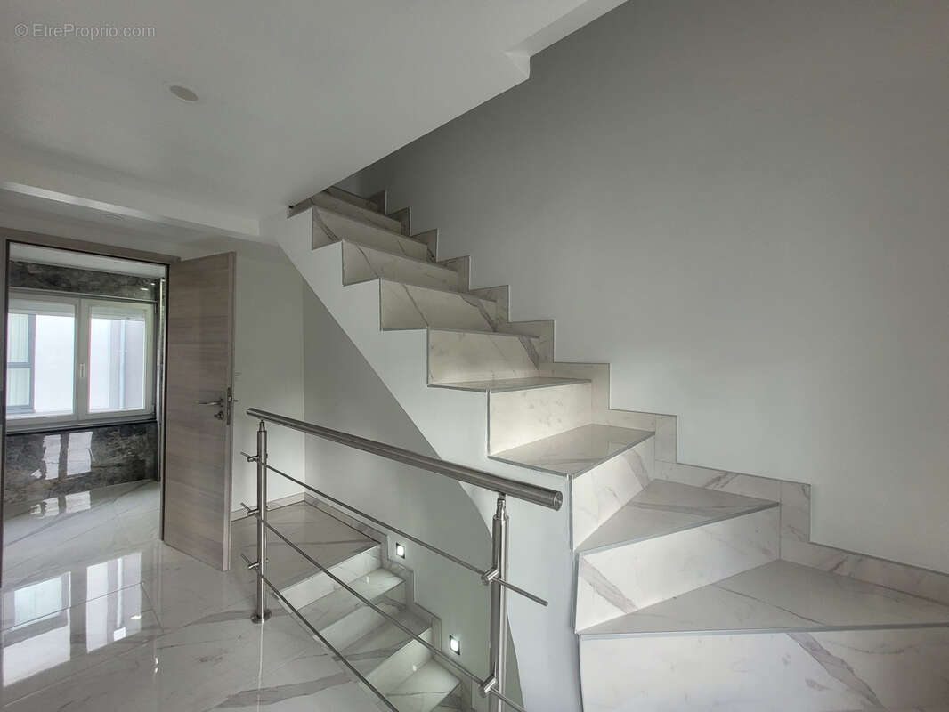 Maison à VILLAGE-NEUF