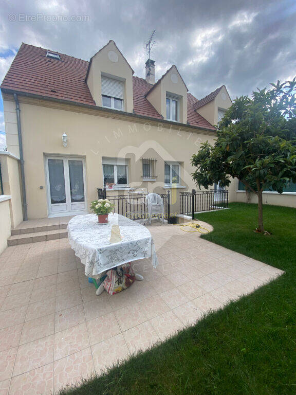 Maison à SARTROUVILLE