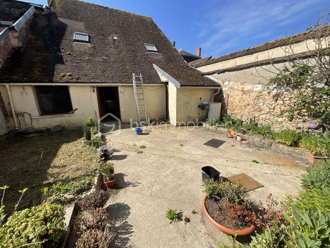 Maison à VILLENEUVE-L'ARCHEVEQUE