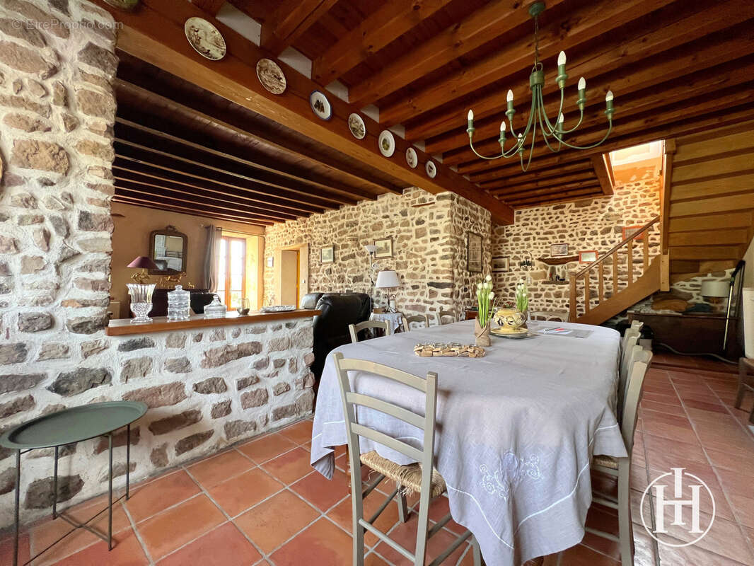 Maison à SAINT-BONNET-TRONCAIS