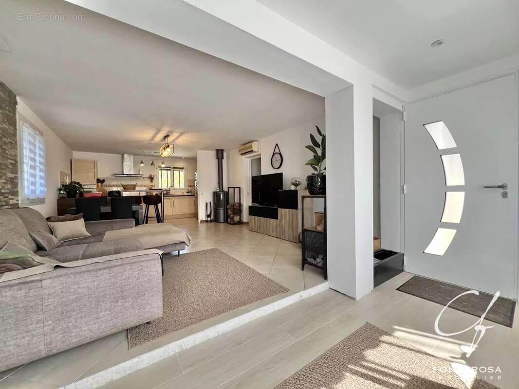 Maison à ROQUEBRUNE-SUR-ARGENS