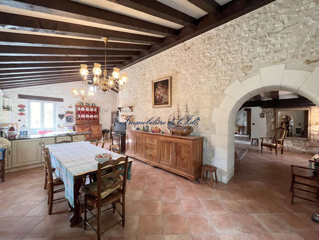 Maison à PAUSSAC-ET-SAINT-VIVIEN