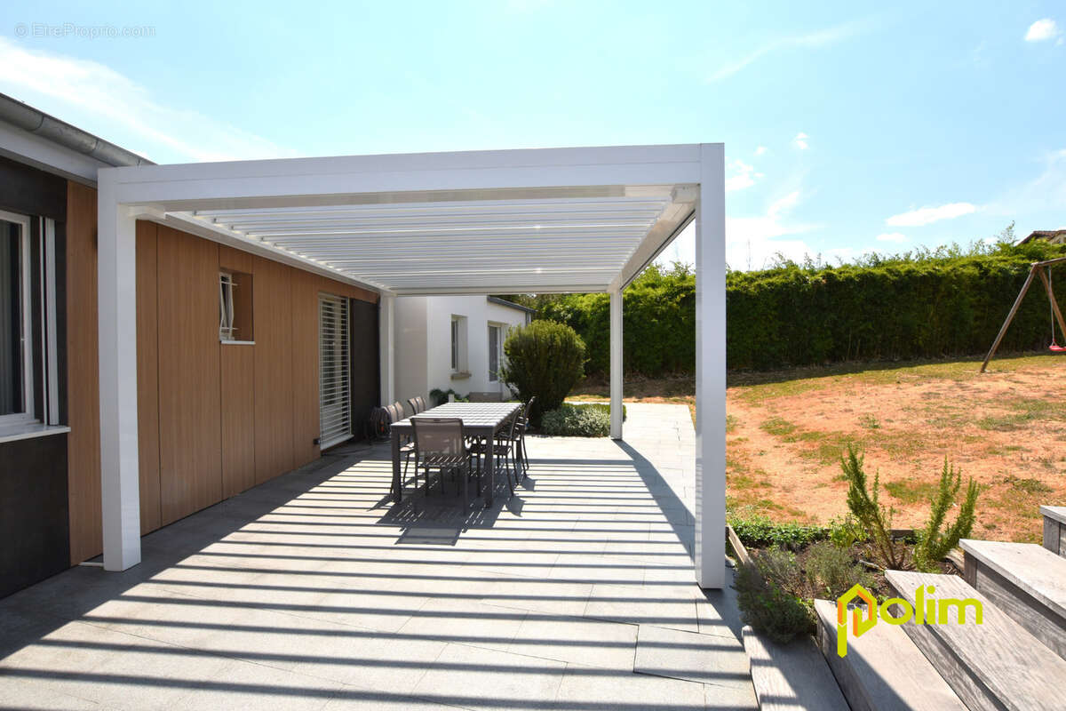 Villa d’exception de 213 m2 avec piscine chauffée et vaste terrain proche accès A31. - photo 4