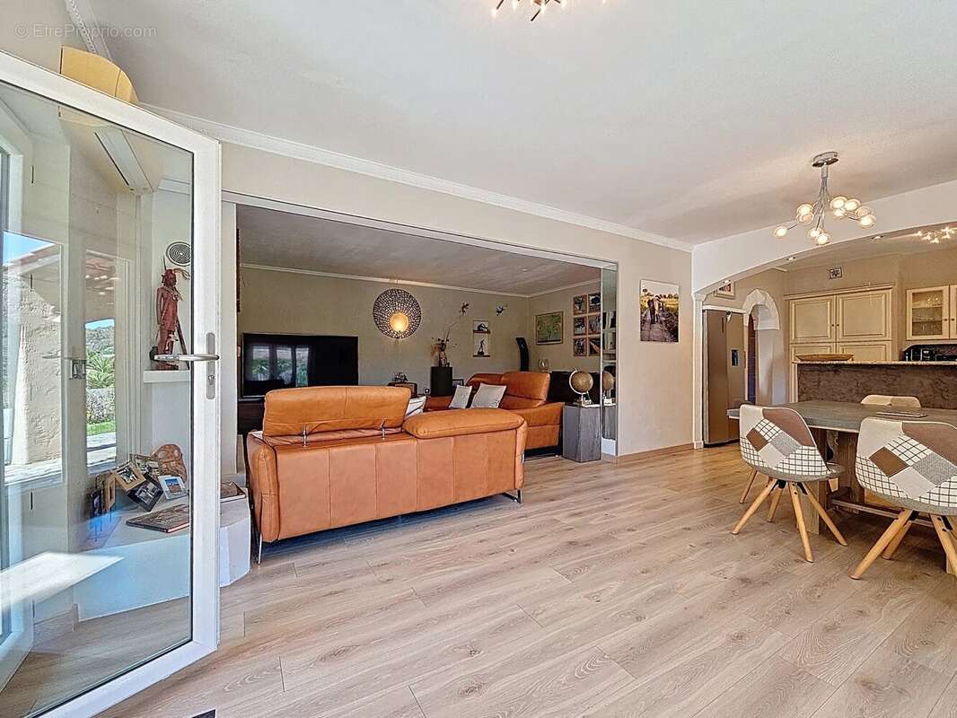 Appartement à MOUGINS