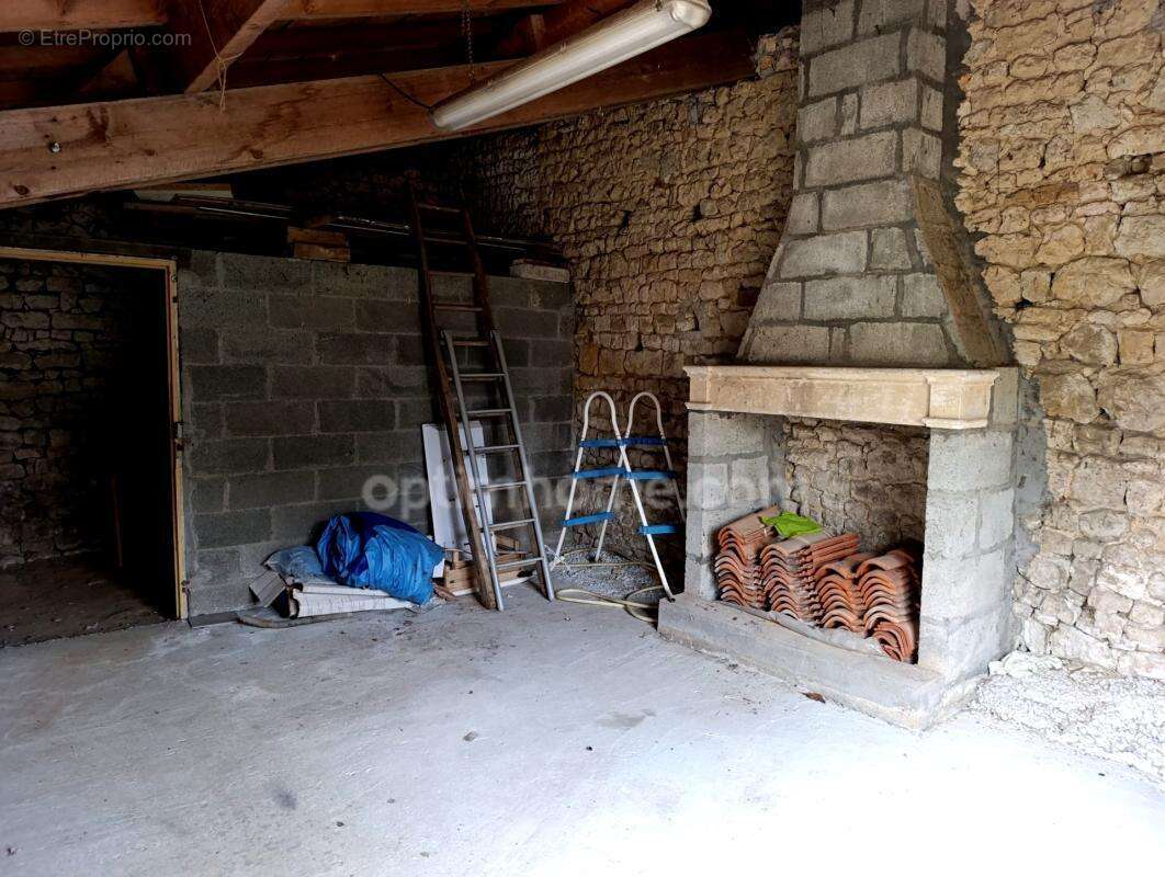 Maison de ville rénovée de 100 m² avec jardin de 600 m² et dépendance - photo 14