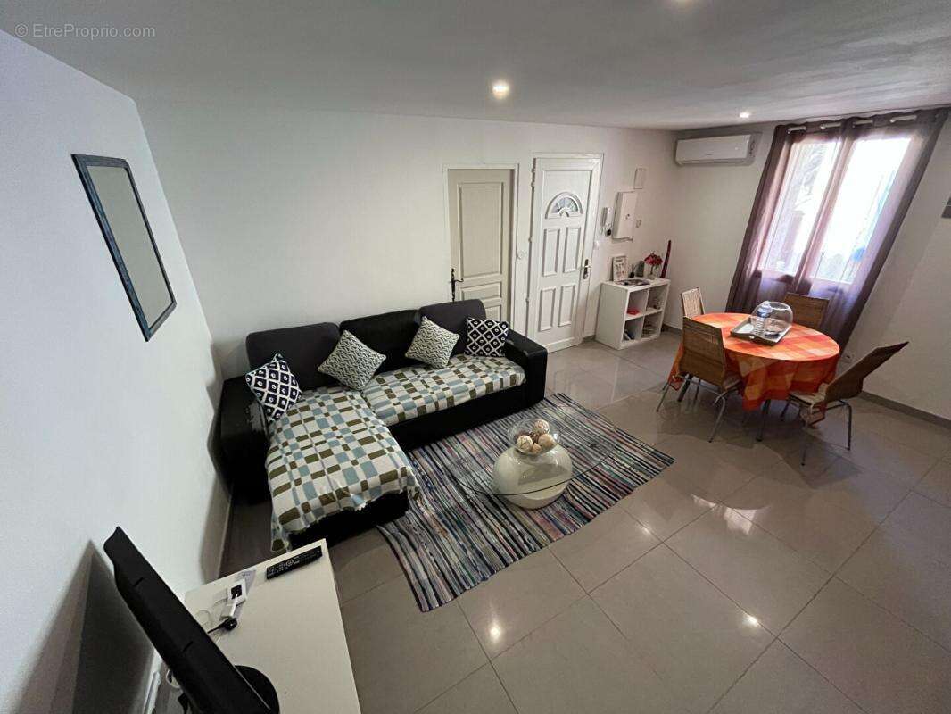 Appartement à COTIGNAC