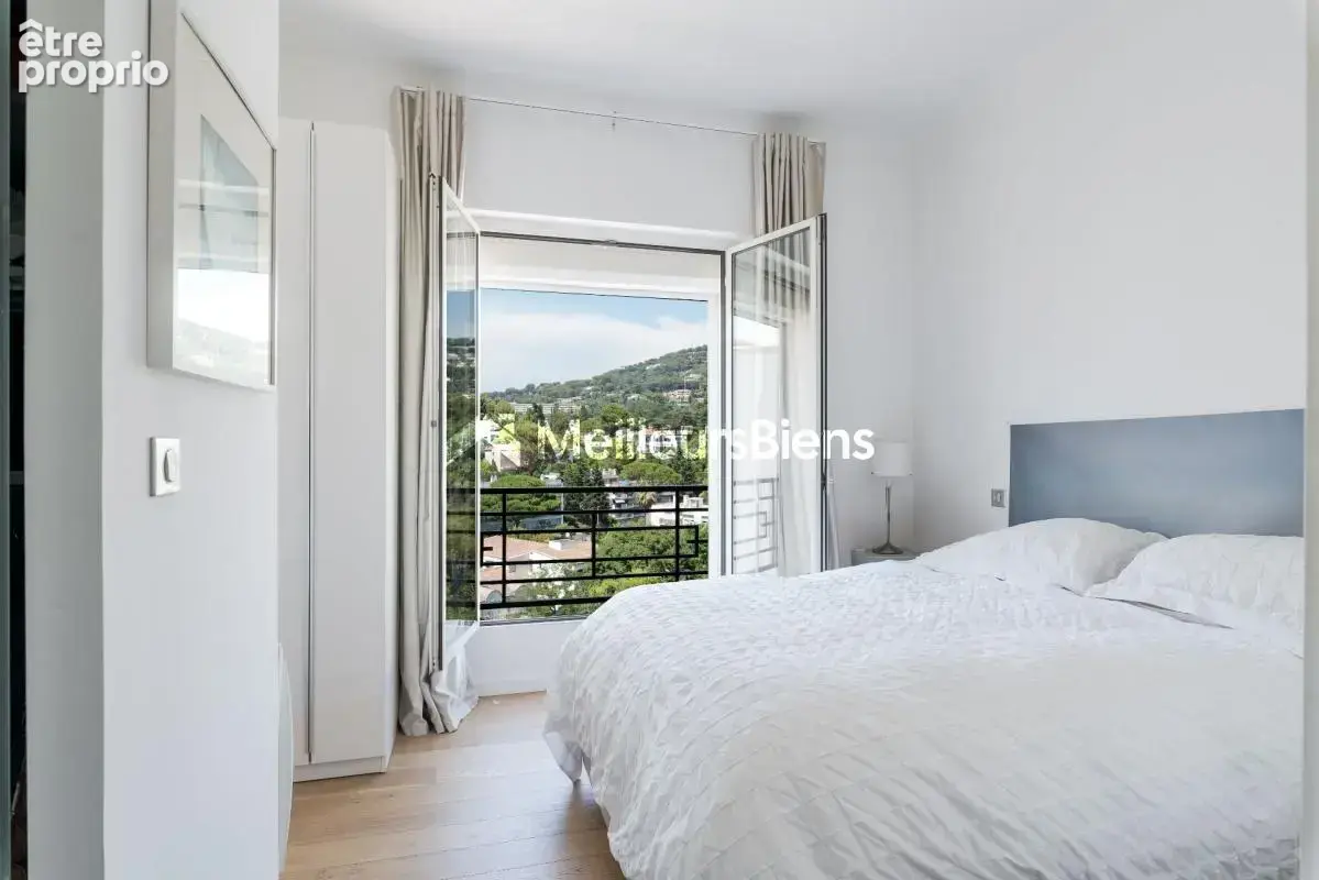 Cannes bas Montfleury : Duplex en penthouse avec grand roof-top et très belle vue mer - photo 13