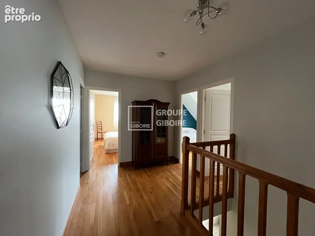 A vendre - exclusivite agence giboire - maison de type 7  d'environ 153 m² - 4 chambres - plein centre de chantepie - photo 4