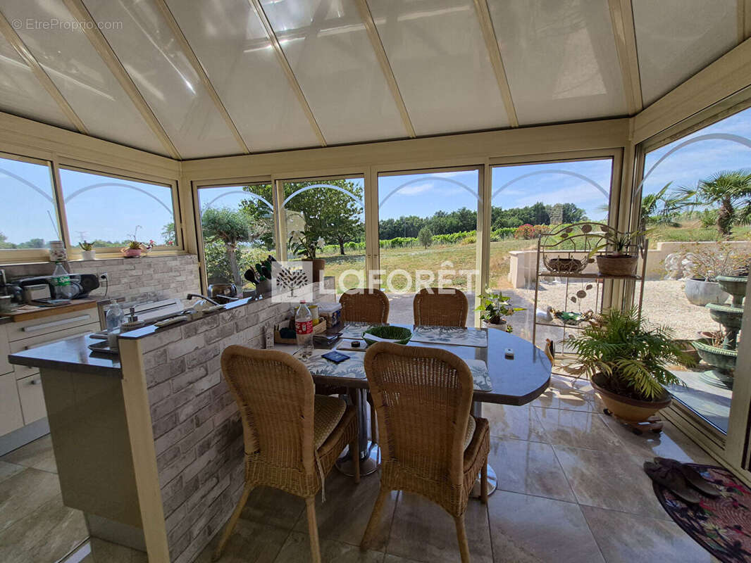 Maison de caractère, 3 chambres, piscine et dépendances - photo 10
