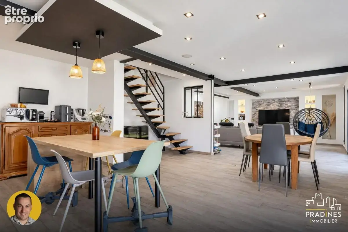 ? soucieu-en-jarrest : maison familiale rénovée de 221 m² - photo 1