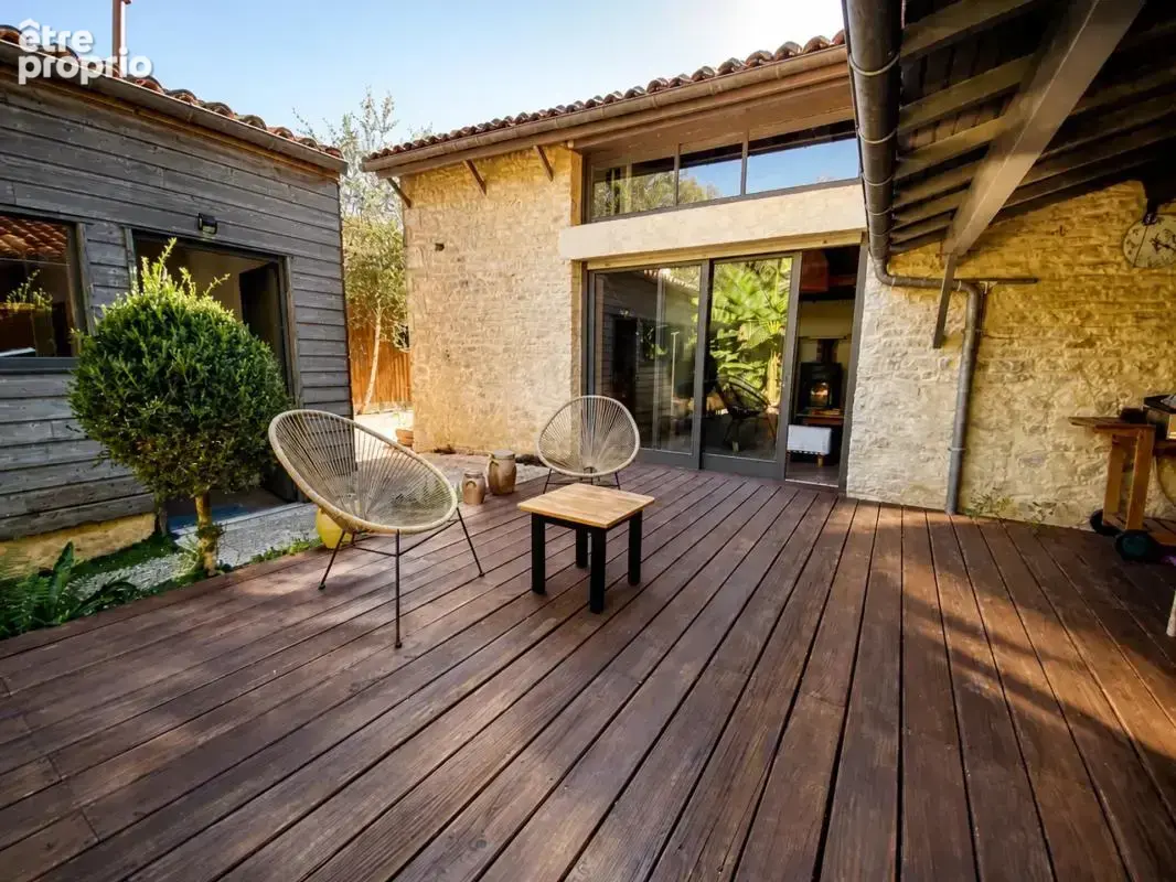 Maison 4 chambres de 212 m² à Saint-Fraigne - photo 2