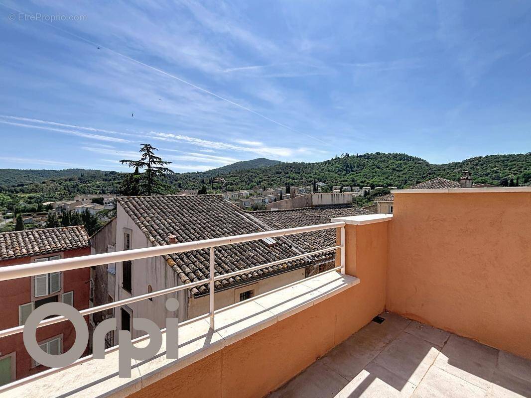 Appartement à ROQUEBRUNE-SUR-ARGENS