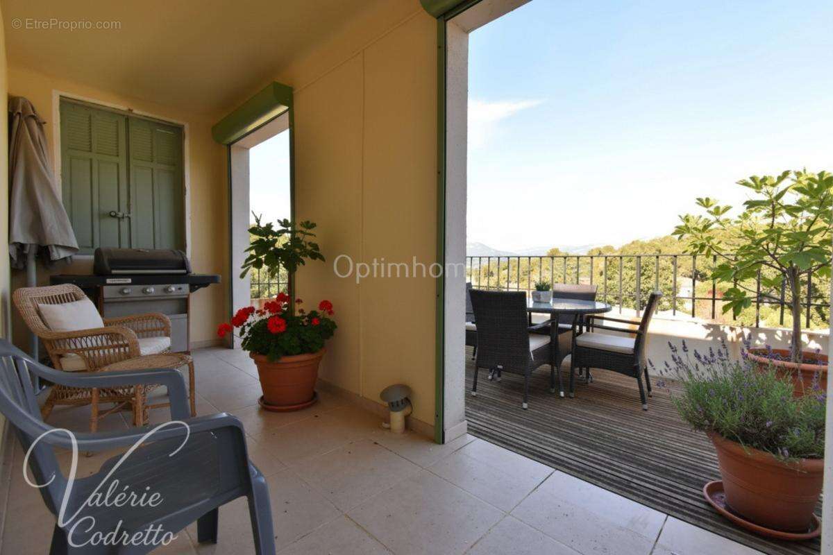 LE PRADET – LES OURSINIÈRES  Propriété 320 m² – 5 logements indépendants – Terrain 3 048 m² – Proche mer - photo 16