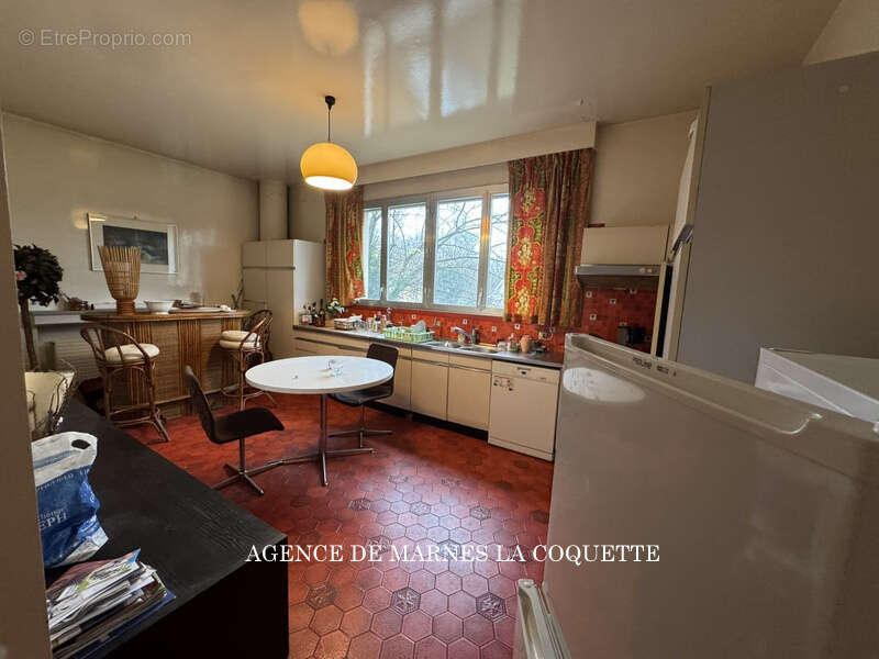 Appartement à MARNES-LA-COQUETTE