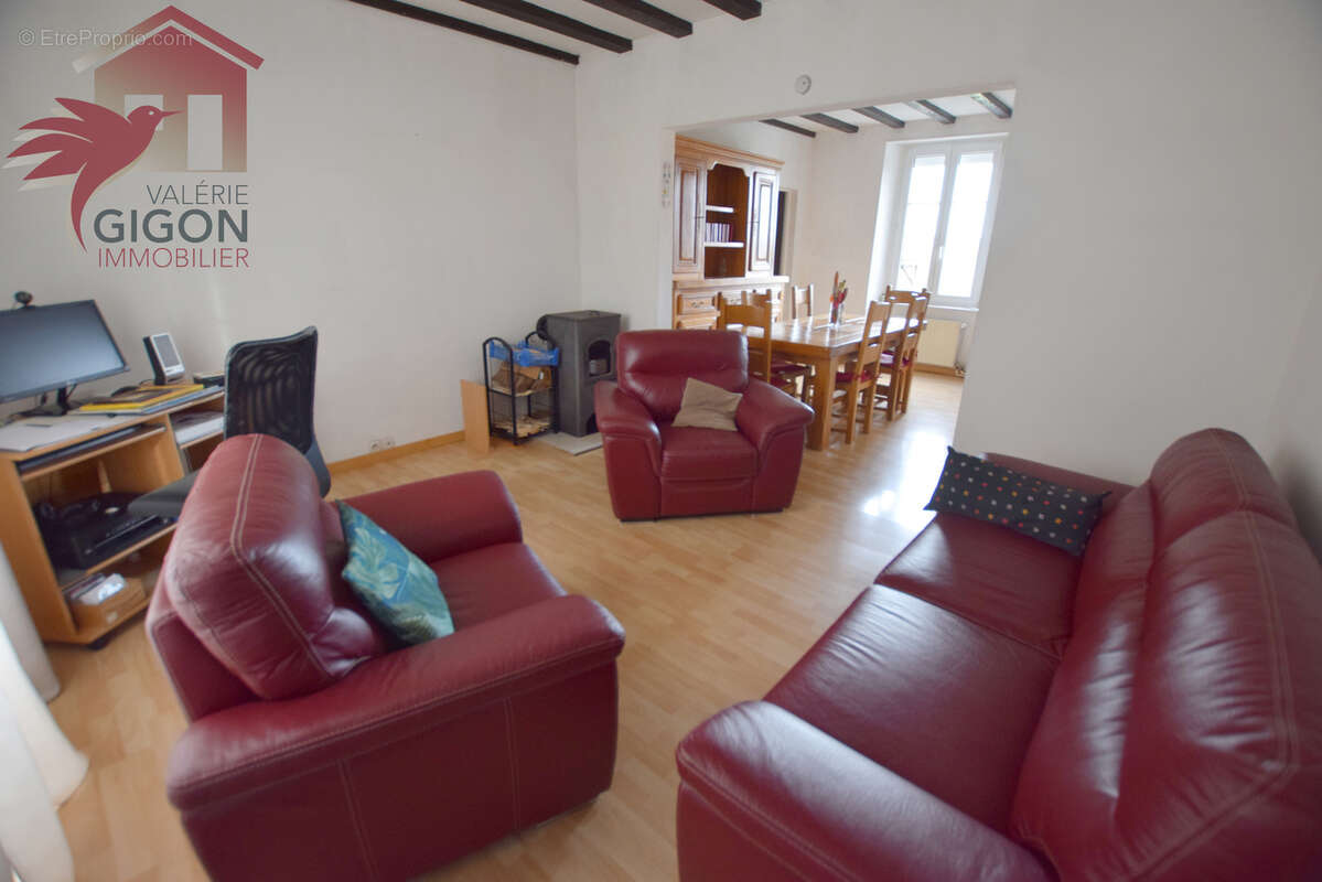 Maison à VIEUX-CHARMONT