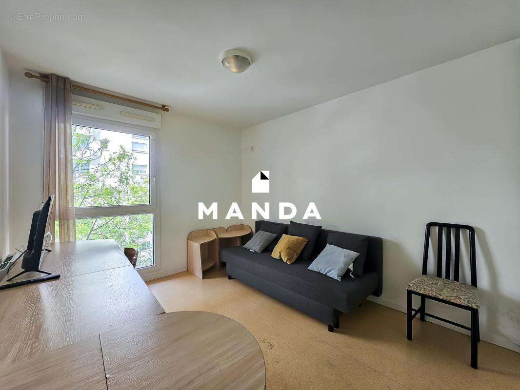 Appartement à COURBEVOIE