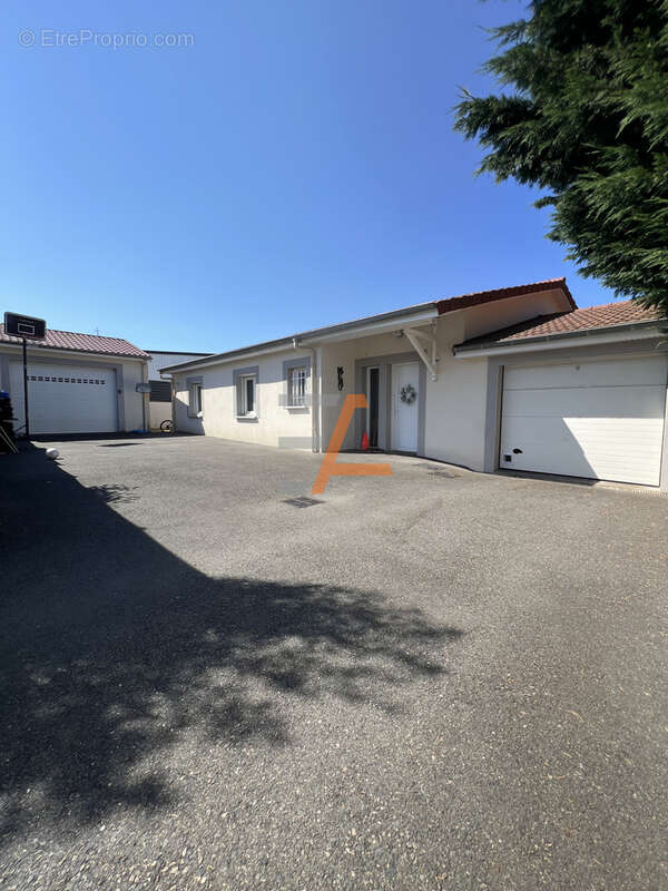 Maison individuelle contemporaine T5 RT 2012   112,38 m2  Piscine  Double garage Terrain de 670 m2 - photo 6