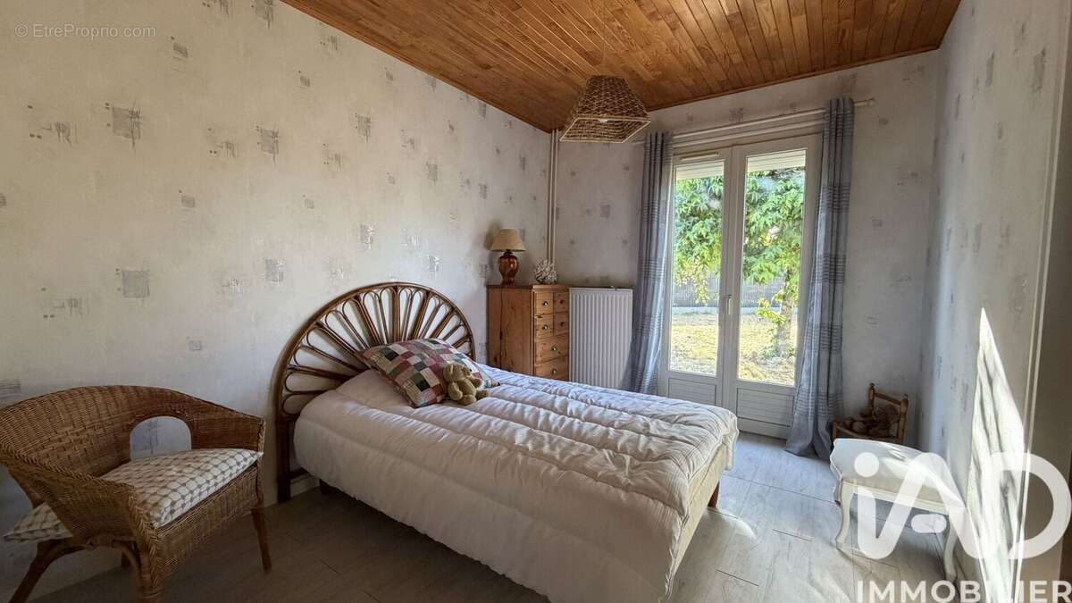 Maison 108 m² à Ambares-Et-Lagrave  - photo 6