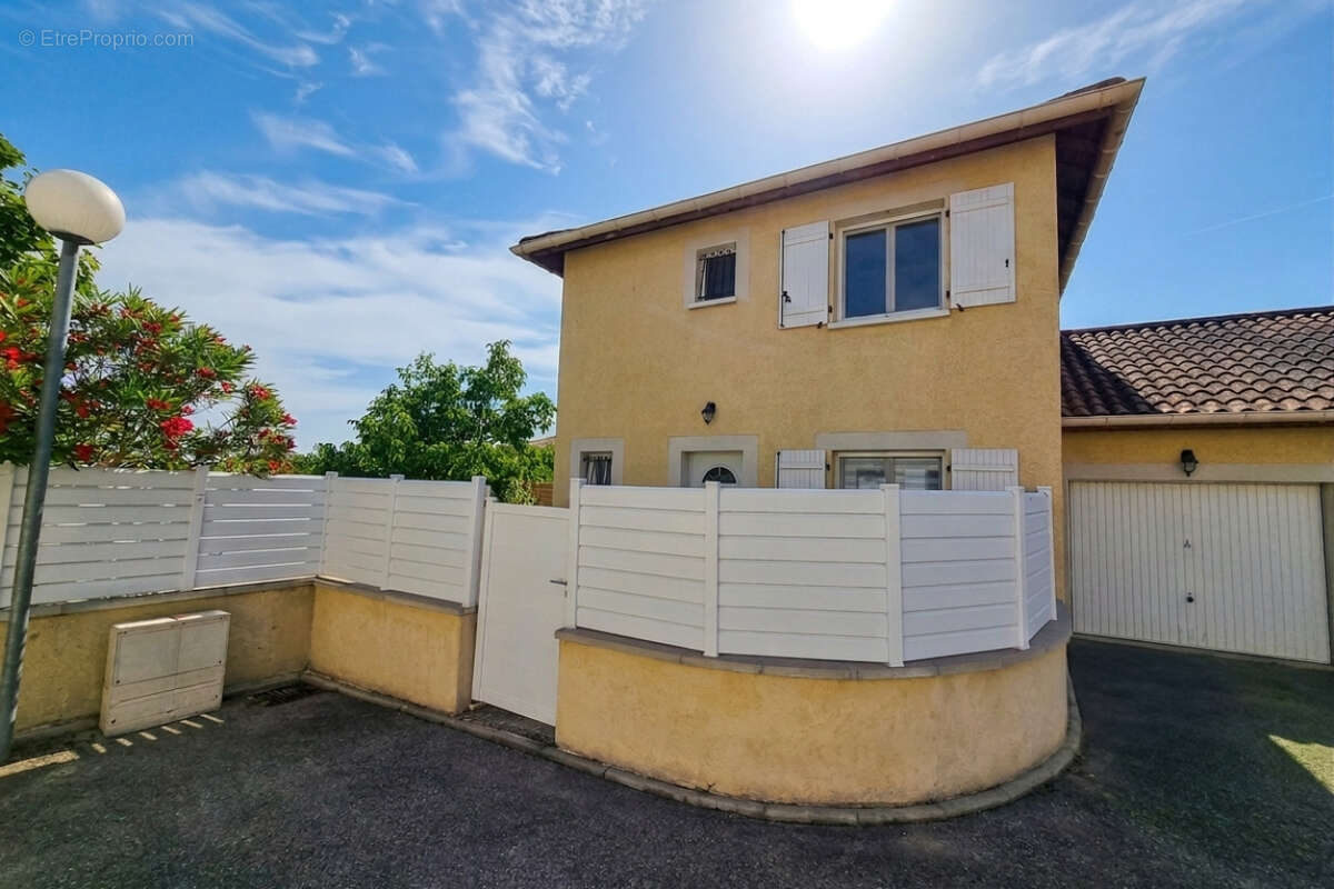 Maison à PONT-DE-CHERUY