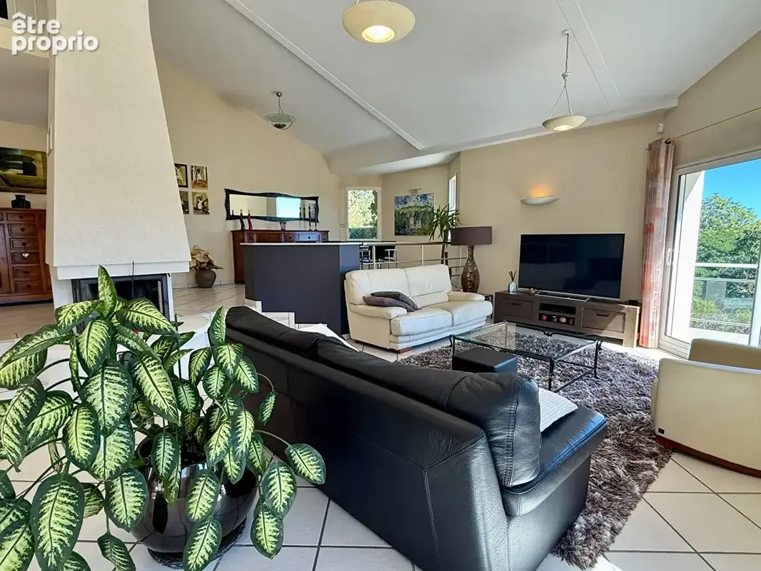 Villa familiale de plus de 240 m²  CEYRAT - photo 3