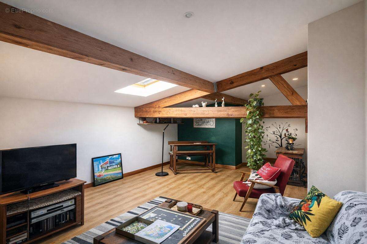Maison 240 m² à Le Chay  - photo 13