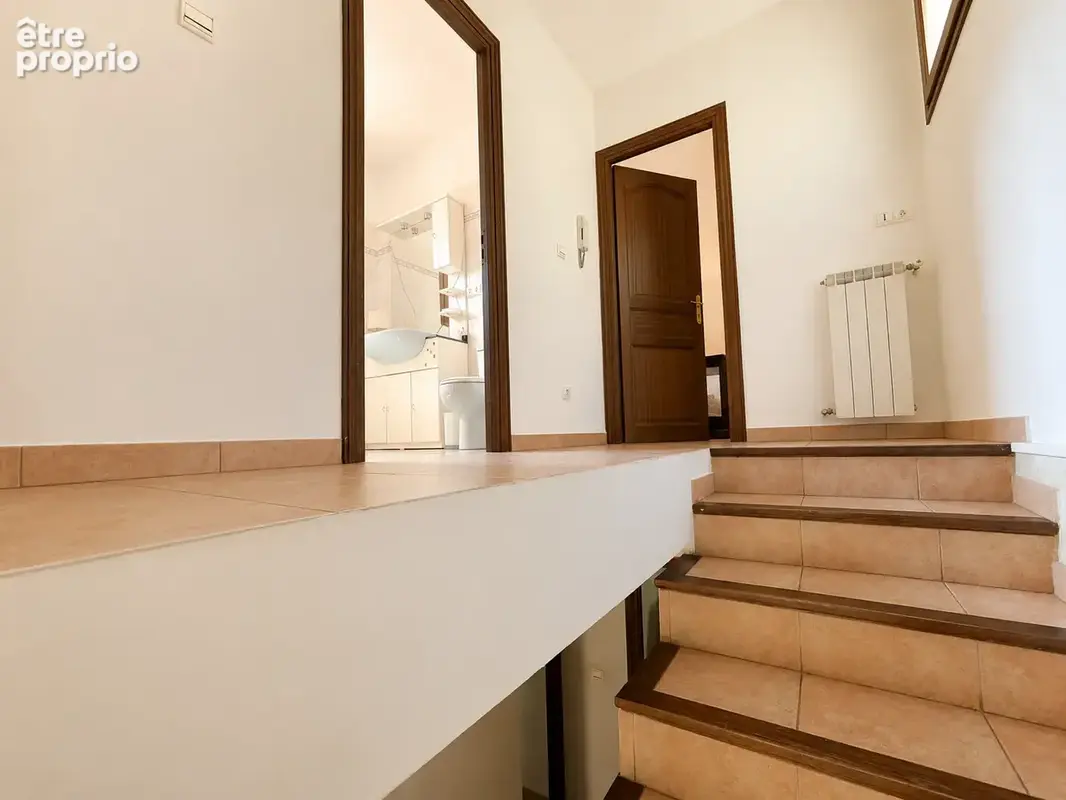 Maison de charme avec piscine, jardin et belle vue dégagée - photo 13