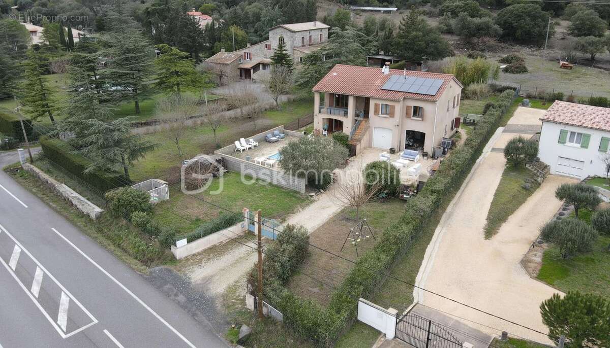 Maison à SAINT-JEAN-DU-PIN