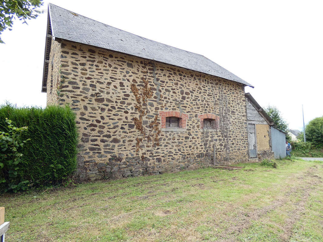 Maison à SAINT-HILAIRE-DU-HARCOUET