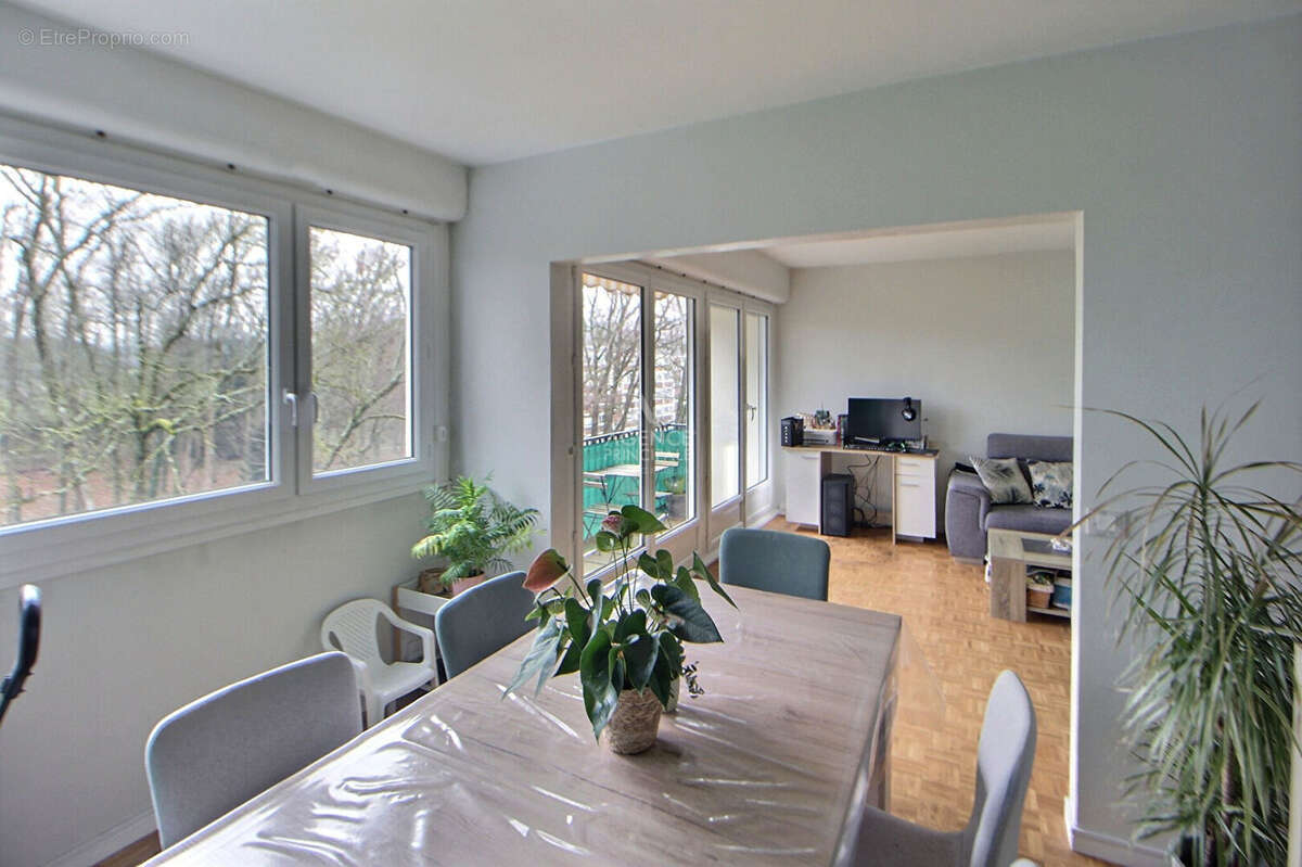 Appartement à VERNEUIL-SUR-SEINE