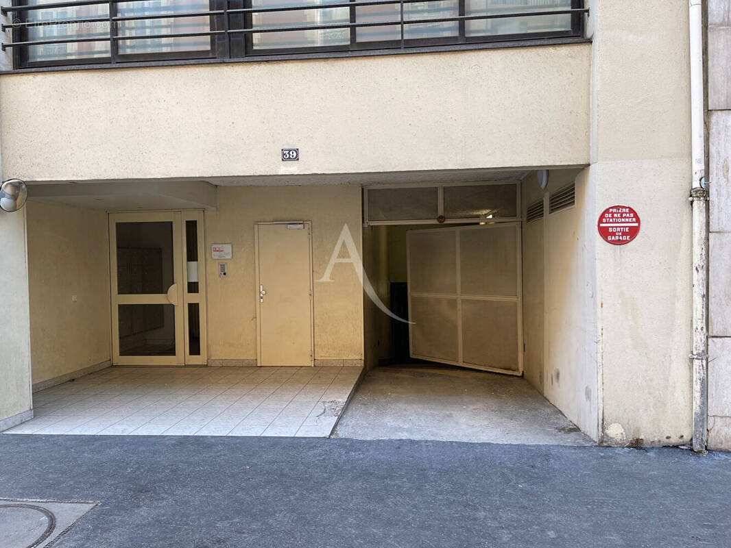 Parking à PARIS-12E