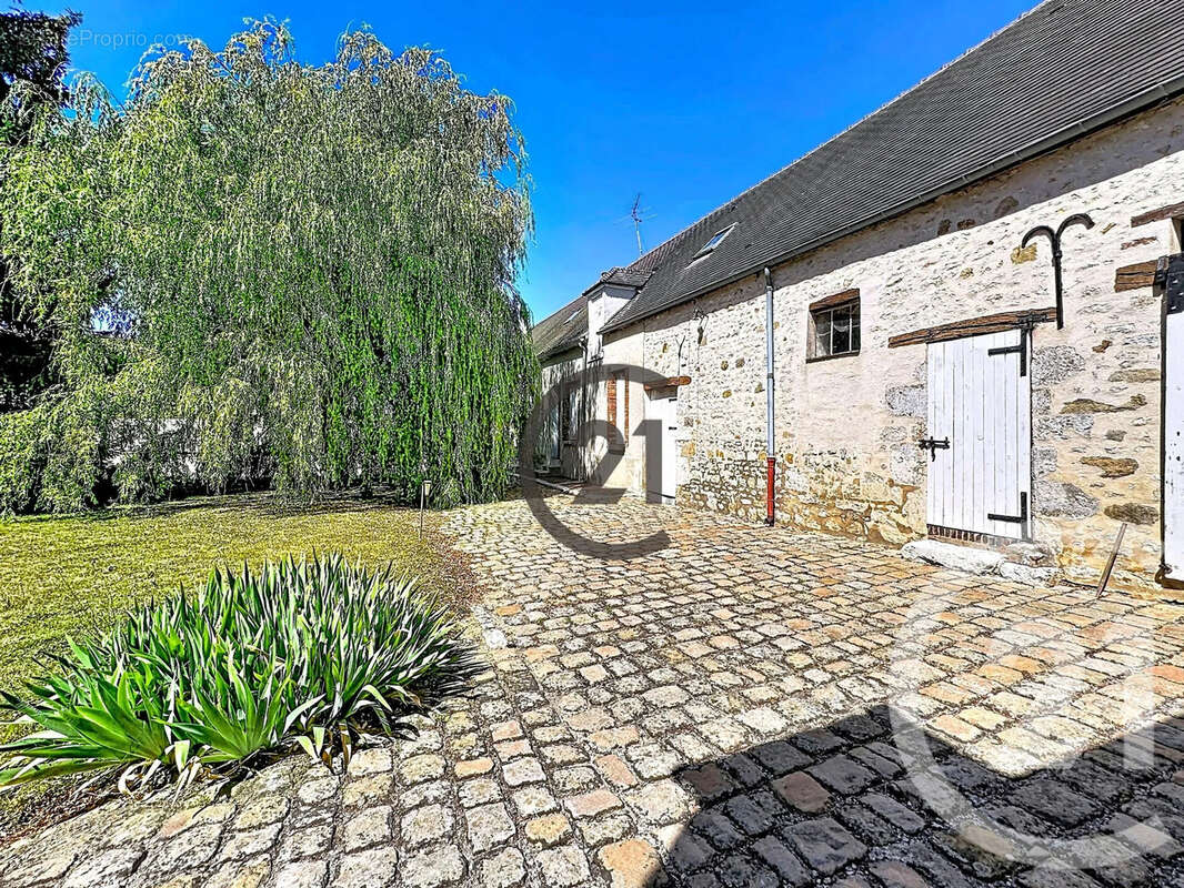 Maison 146 m² à Saint-Loup-De-Naud  - photo 16