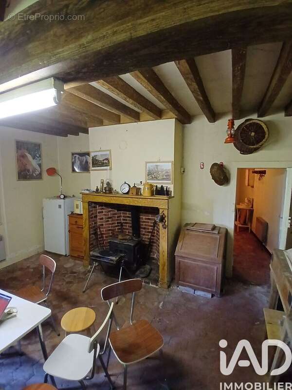 Maison 86 m² à Landelles  - photo 2