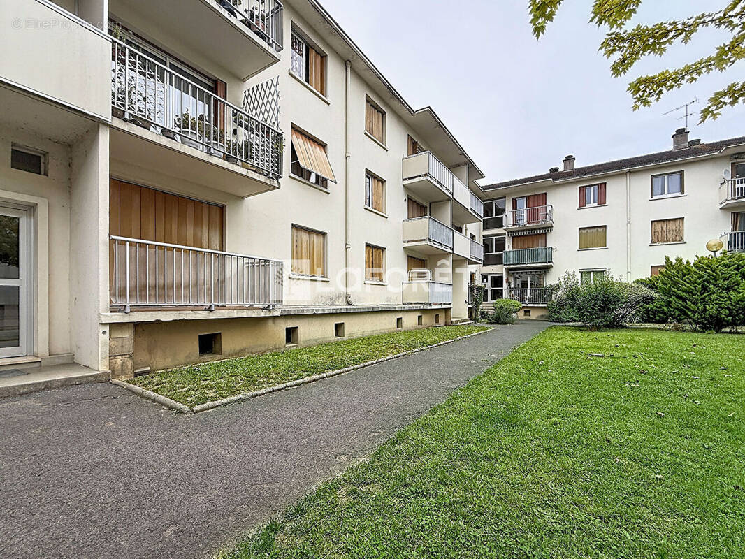 Appartement à SAINT-FARGEAU-PONTHIERRY