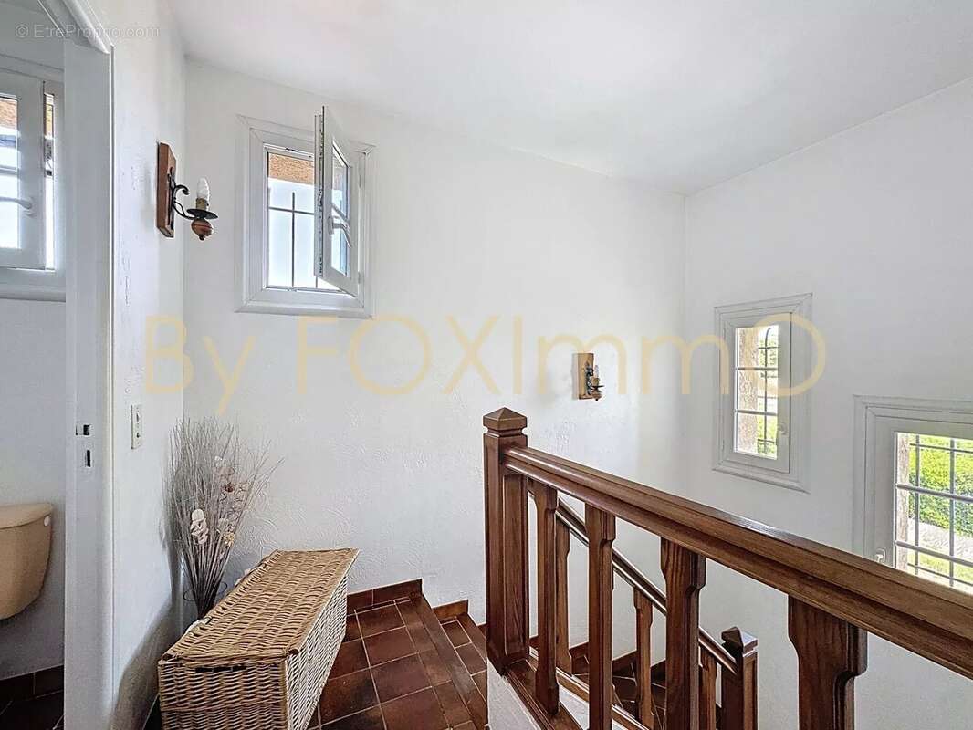 Antibes centre, au calme, maison 4 chambres , jardin, grand garage , parking privatif, expo sud - photo 14