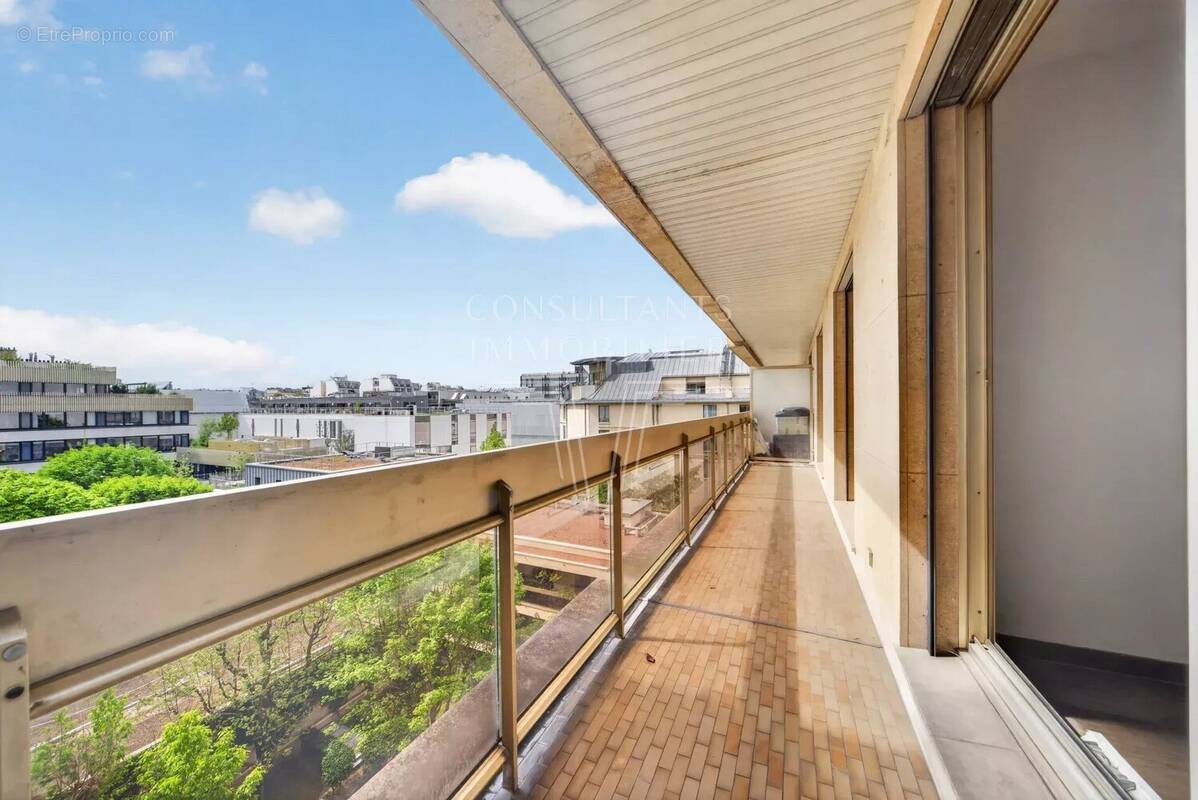 Appartement à PARIS-8E
