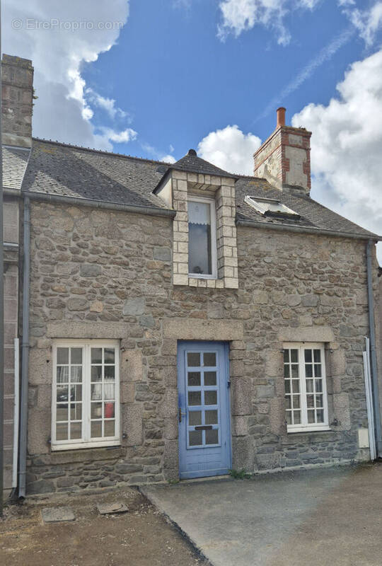 Maison à SAINT-VAAST-LA-HOUGUE