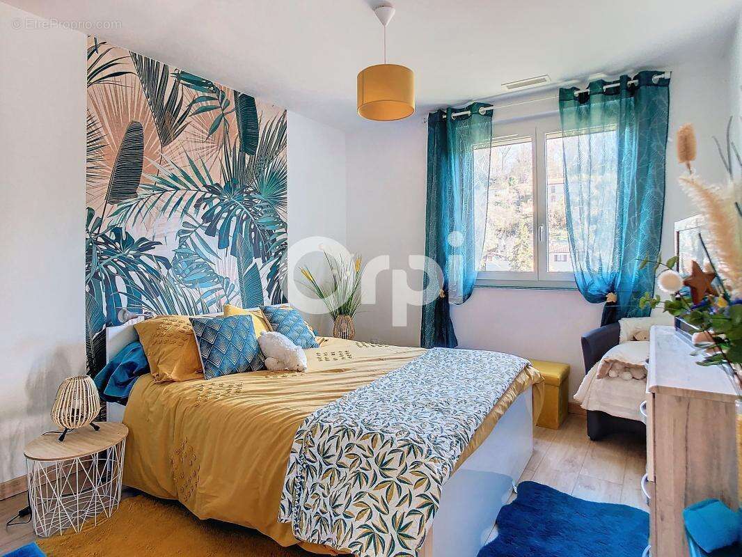 Maison à NOTRE-DAME-DE-SANILHAC