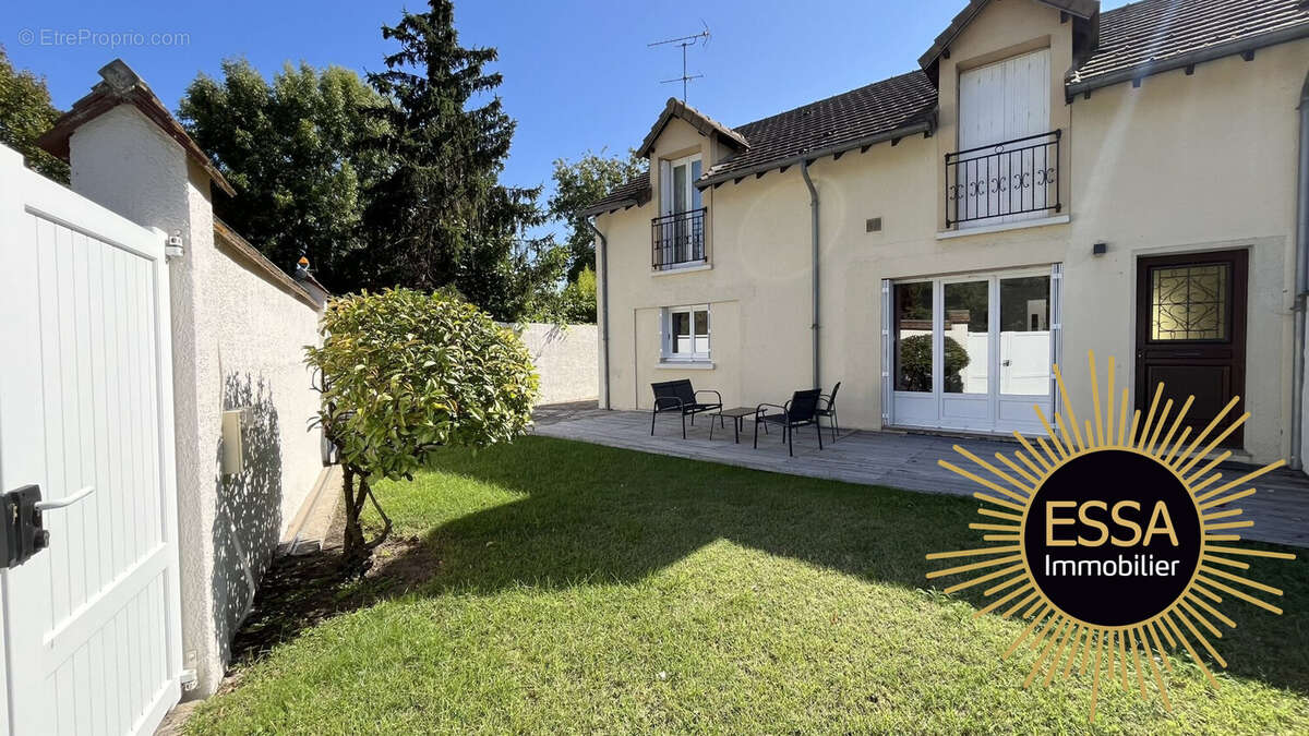 Maison à SAINT-NOM-LA-BRETECHE
