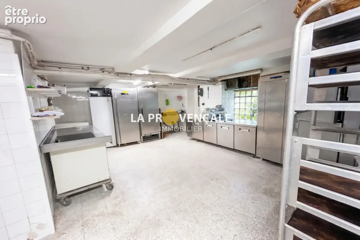 Commerce 150 m² à vendre à Pourcieux (83470) - photo 4