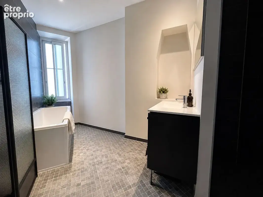 Marseille - Appartement de caractère entièrement rénové de 139 m²  Garage en SUS - photo 13