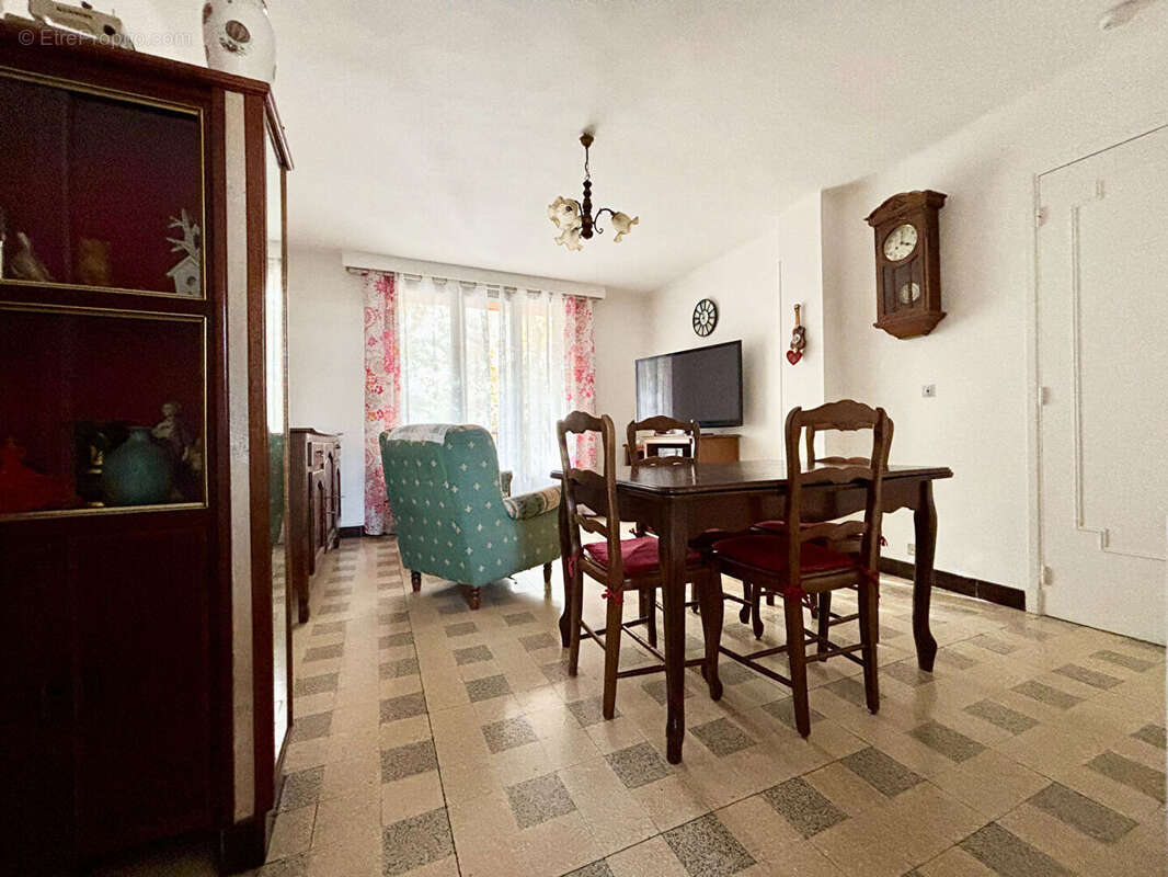 Appartement à MARSEILLE-5E