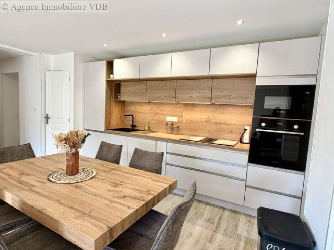 Appartement F3 récent 2ème étage - Parking privatif sécurisé - Lay-Saint-Christophe - photo 4