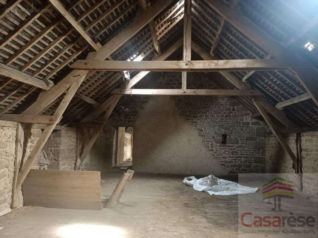 Maison à SAINT-GEORGES-DE-REINTEMBAULT