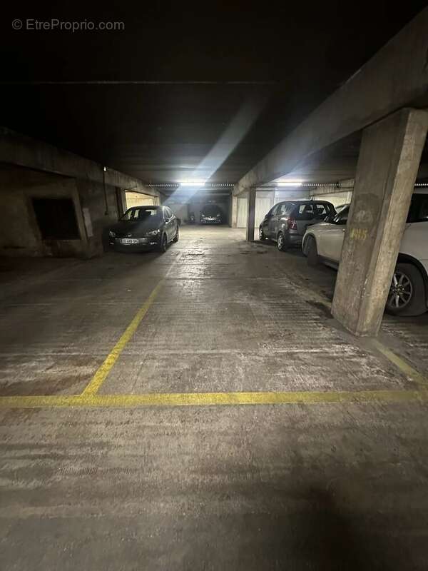 Parking à PARIS-19E
