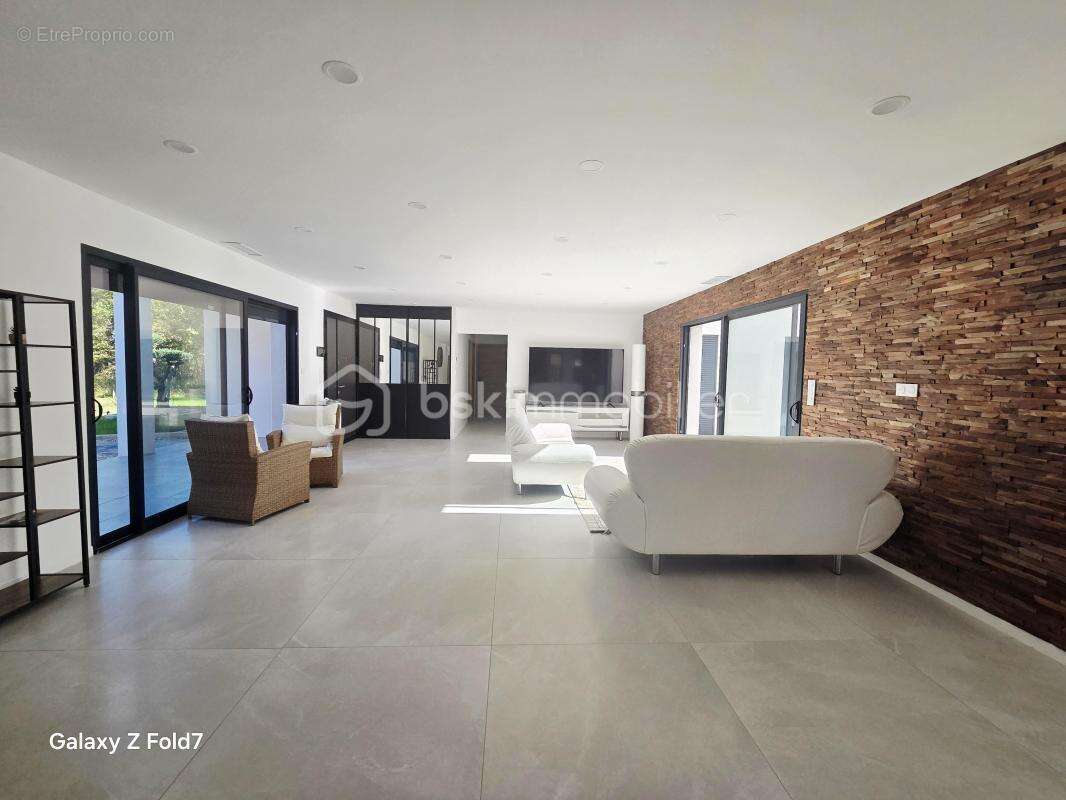 Maison à SAINT-ETIENNE-DE-TULMONT