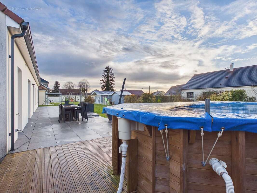 Maison à SAINT-POUANGE