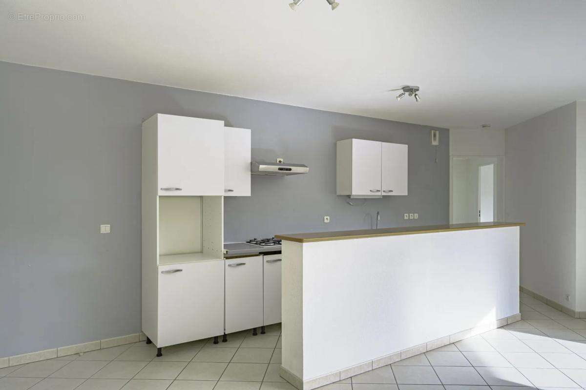 Appartement à LA ROQUE-D'ANTHERON