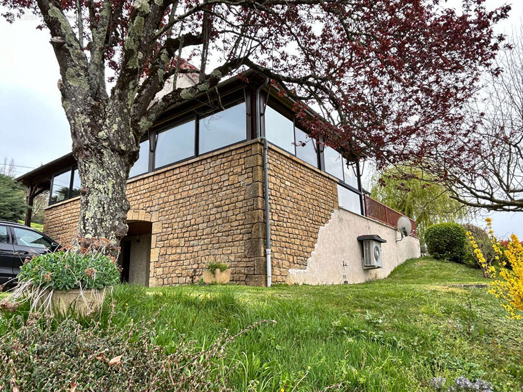 Maison de 180 m² avec vue carte postale. Nombreuses dépendances. - photo 7