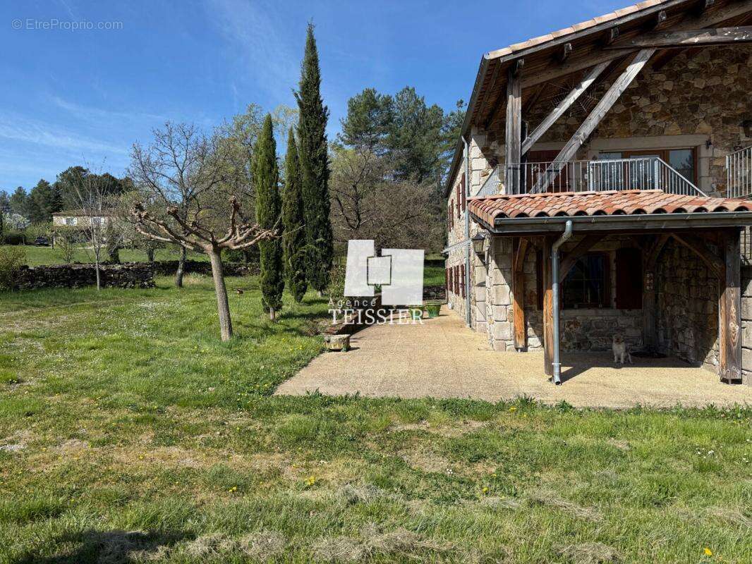 Maison à SAINT-PIERRE-SAINT-JEAN