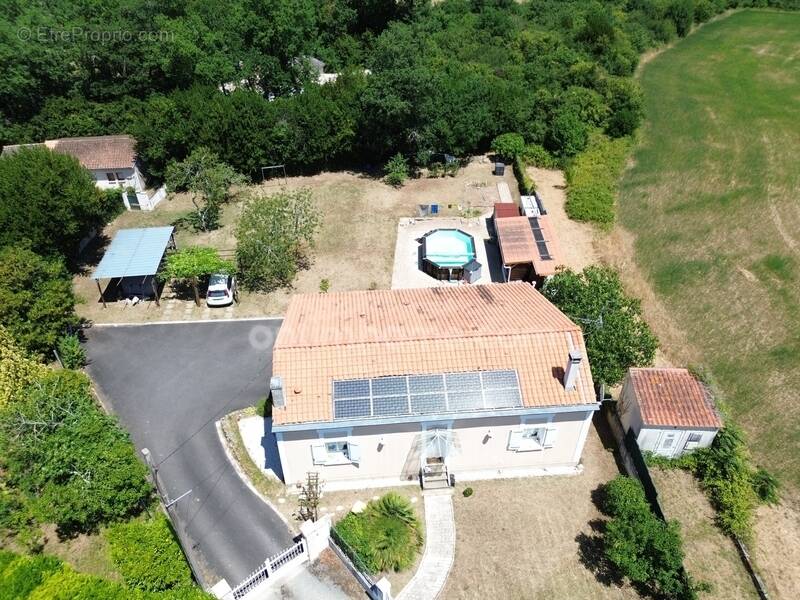 Maison à PUYMOYEN